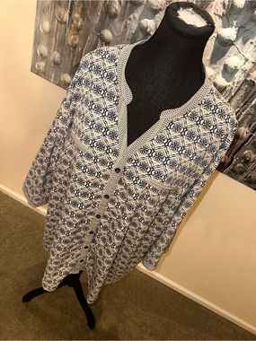 ⭐️ Catherine’s 3X Navy & White Button-Front Boho Tunic Like New